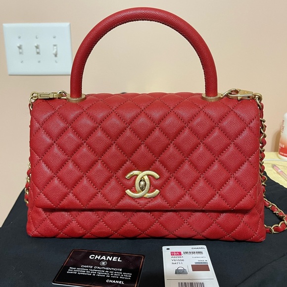 Chanel medium coco handle gold hardware - Picture 3 of 3